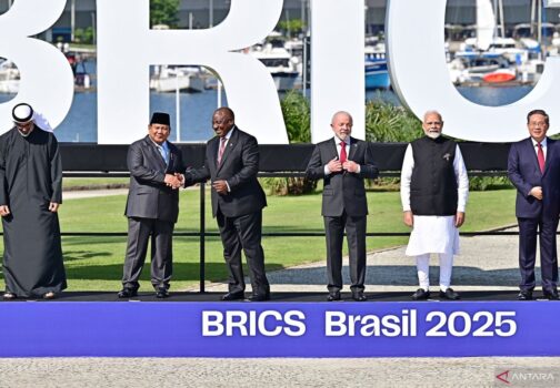Menguji Panggung Geopolitik Dunia: Antara Dominasi G7, Kebangkitan BRICS, dan Strategi Penyeimbang Indonesia
